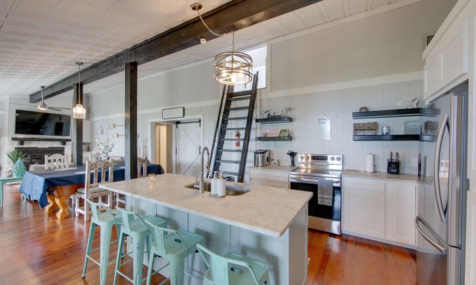 Dogwood Cottage | Home On Lake Bob Sandlin w/Private Boat Dock!