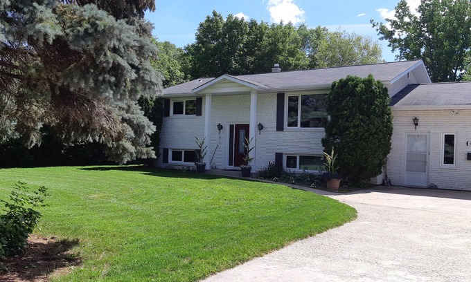 Birds Hill House | Home on large park like lot. Close to beaches, Prov parks & festival grounds.