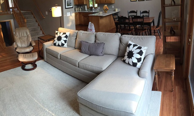 Rochester House | Home On Peaceful Golf Course Lot in Rochester 6 Miles from Mayo Clinic