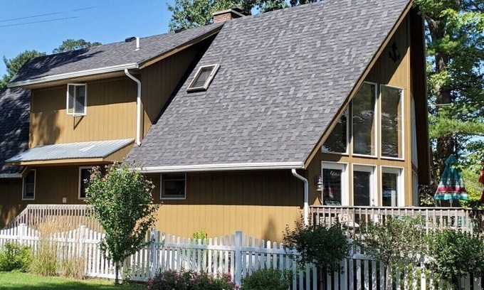 Montague House | Home On White Lake With Private Frontage, Sleeps 10, Modern Kitchen