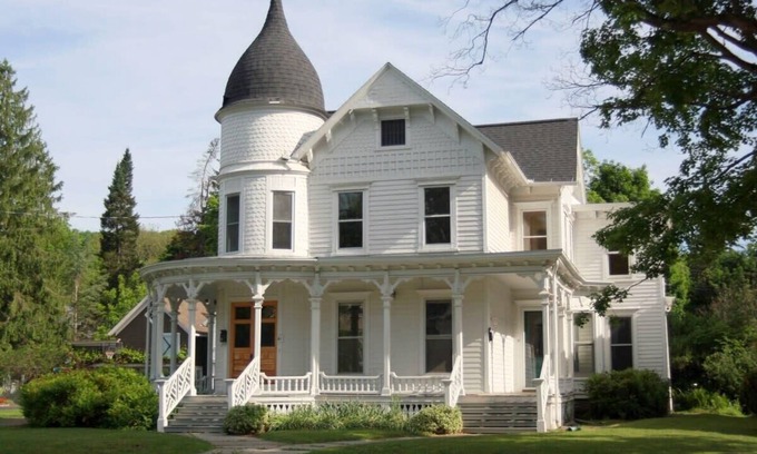 Oneonta Apartment | Home Run Apt 1 All Star Baseball Rentals