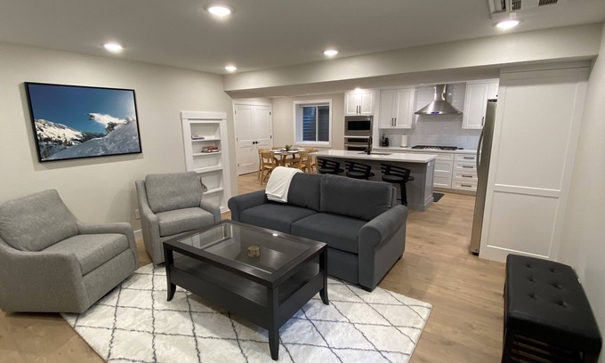 Sandy Apartment | Home Ski Home apartment - 15 minutes from ski resorts!