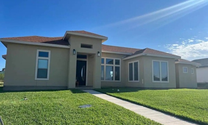 Eagle Pass House | Home Sweet Home Awaits you