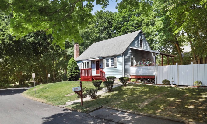 Danbury House | Home Sweet Home in Danbury