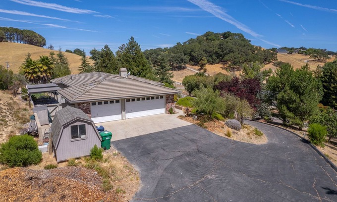 Atascadero House | Home Sweet Home-Your Wine Country Home Away from Home!