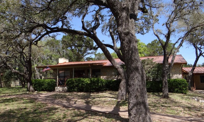 Wimberley House | Home Sweet TEXAS Home Lodge Style Home Hot Tub Outdoor Kitchen with Eating Area and Propane Fire Pit