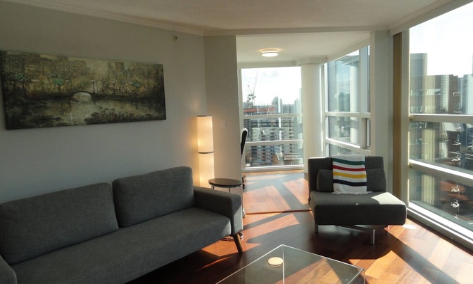 Downtown Vancouver Apartment | Home Theatre in the Heart of the Vancouver Tourist Area