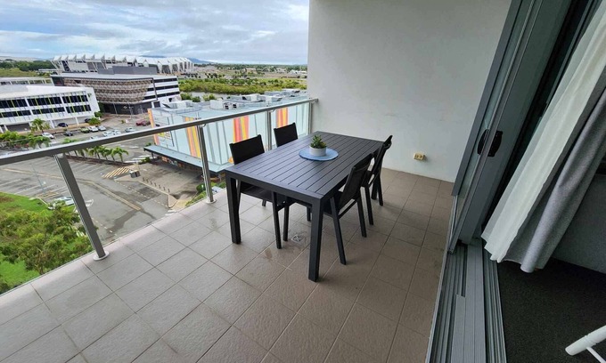 Townsville Apartment | Home To Holiday at Kensington Apartment