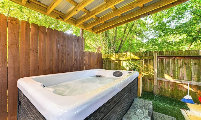 Clarksville Cottage | Home w/Hot Tub, Playset & Grills in Clarksville!