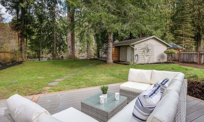 Tanner House | Home with 3 Bedrooms and Studio Cottage both Included. Sleeps 9. Directly On The River
