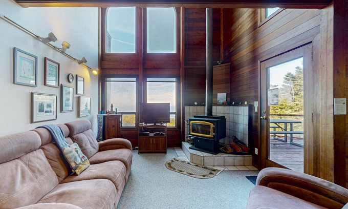 Mendocino House | Home with Fireplace, Private Hot Tub, Deck, & Ocean Views