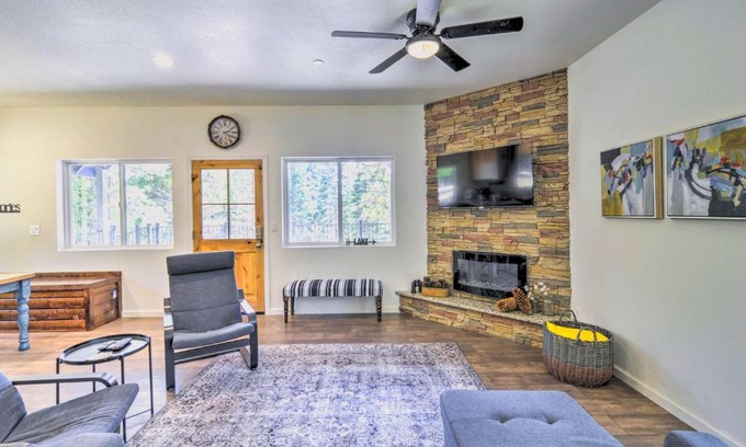 Lake Almanor West House | Home with Hot Tub about half Mile to Boat Launch!