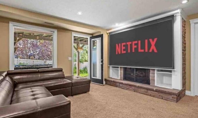 Calgary House | Home with Hot Tub & Home Theatrenn