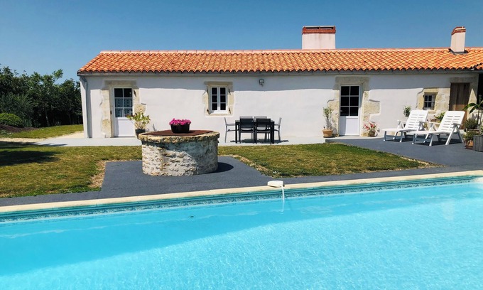 Marans House | Home with swimming pool, La Rochelle and the Marais Poitevin, for 2 to 5 people.