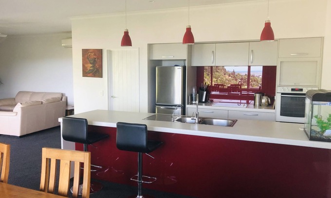 Nelson House | Home with Views on Vista