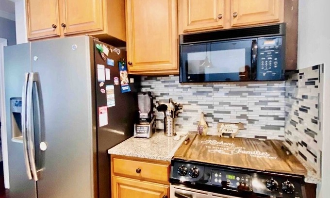 Kings Grant House | Home with yard near UNCW & Wrightsville Beach