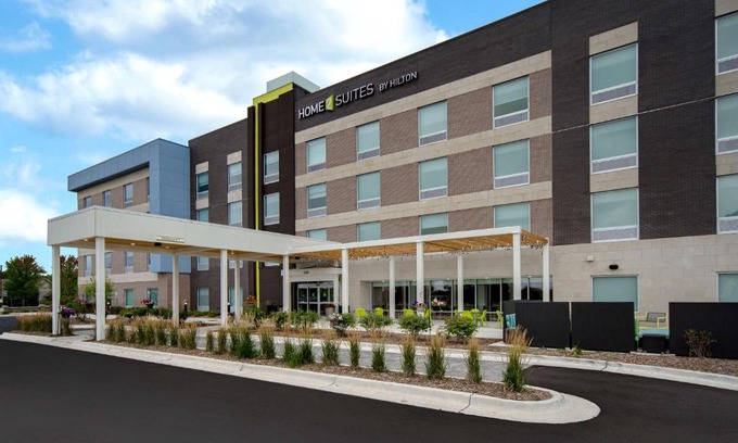 East Paris Hotel | Home2 Suites By Hilton Grand Rapids Airport