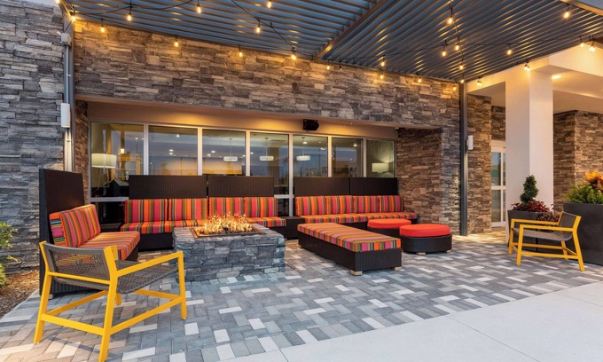 Vero Beach Hotel | Home2 Suites by Hilton Vero Beach I-95
