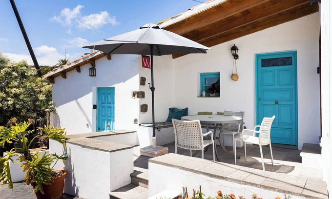 Llano del Moro Apartment | Home2Book Garden Haven Apt BBQ, Classic & Cozy