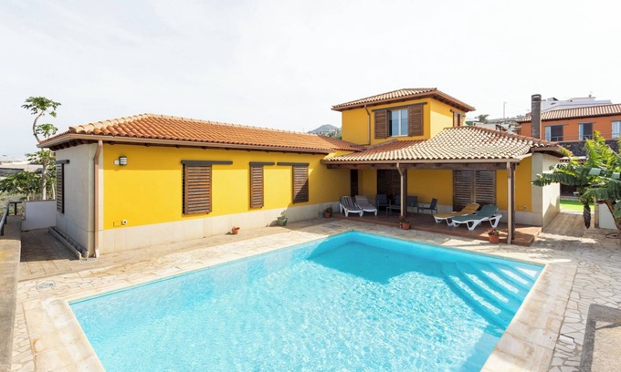 Tacoronte Ski Chalet | Home2Book Spacious Family Getaway, Private Pool