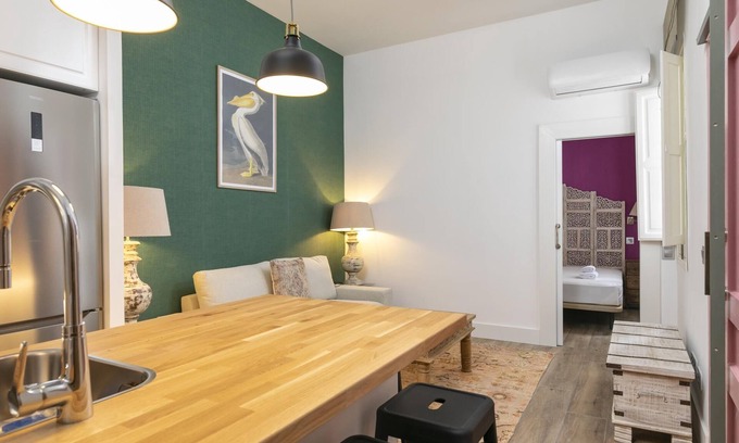 Almenara Apartment | Homeabout Plaza de Castilla Apartment IV