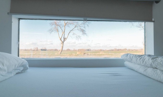Nieuwpoort Boat Rental | Homeboat Glamping Loft on the water