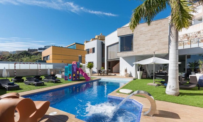 Acoran Villa | HomeForGuest Villa with Sea Views, Pool, Spa, Gym, Cinema & ProAudio - HomeForGuest