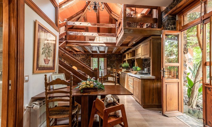 Tacoronte Apartment | HomeForGuest Cosy rural flat El Romero with large gardens