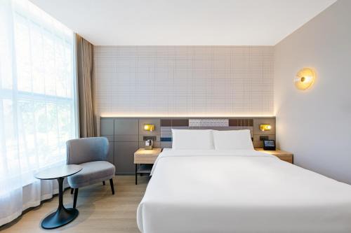 North Chaoyang Hotel | HomeInn Plus at China Intl Exhibition Center and Liufang Subway Stn