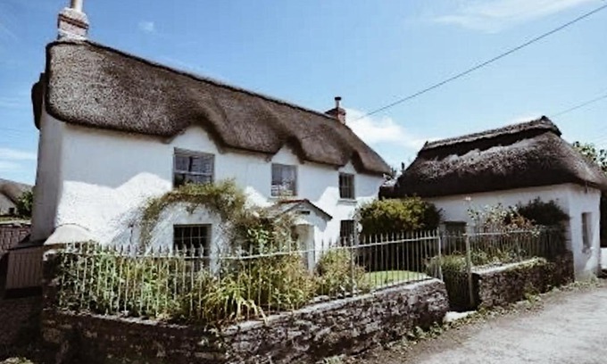Dolton House | Homelea Cottage