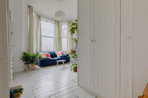 Stoke Newington Apartment | Homely 2BD Flat with Private Garden North London