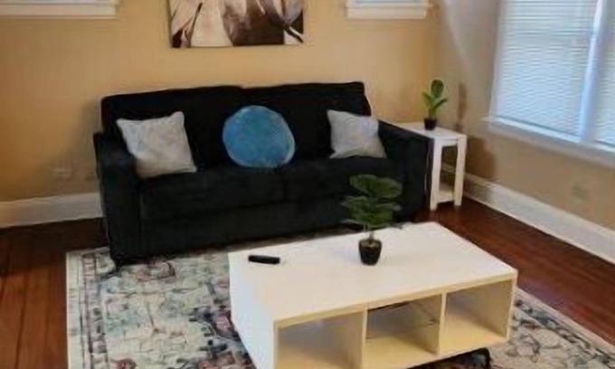 East Cleveland House | Homely 3bd Room