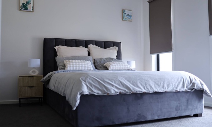 Wyndham Vale House | Homely 4 bedroom house with central cooling and WiFi in brilliant Wyndham.
