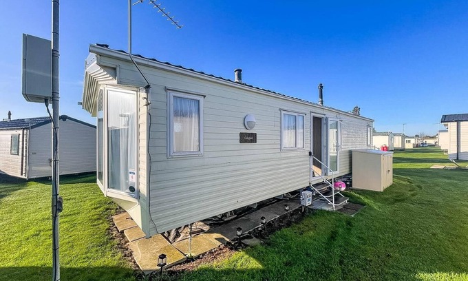 Great Yarmouth House | Homely 6 berth caravan for hire by the beach at California Cliffs ref 50006F