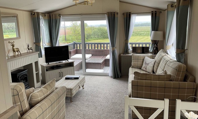 Laurencekirk House | Homely and stylish holiday home featuring your own private hot tub.