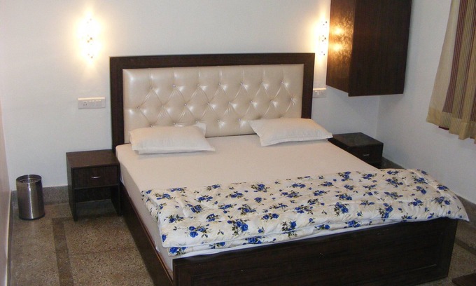 Amer Fort Road Hotel | Homely comfortable Hotel Vacation for large and small groups/families
