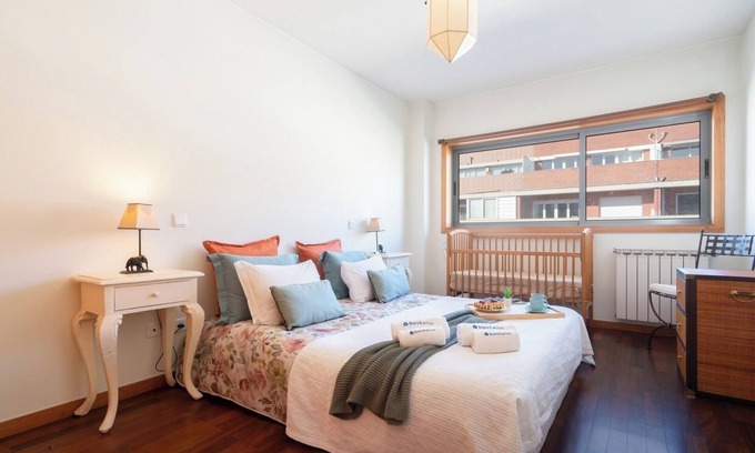 Guimaraes Apartment | Homely Large Flat | Balcony