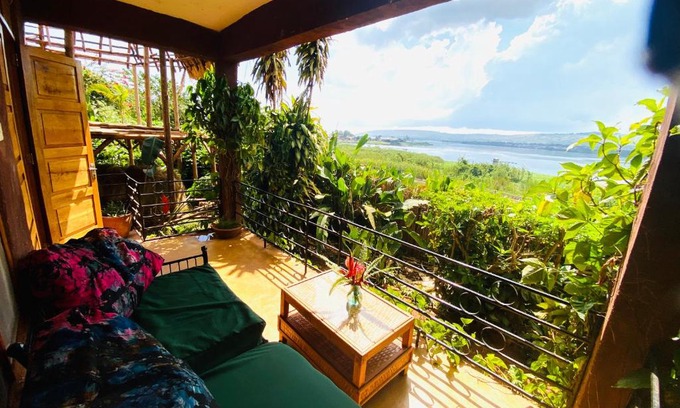 Jinja Bed & Breakfast | HomeOnTheNile Lake view double