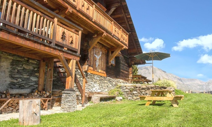 Saint-Nicolas-la-Chapelle Ski Chalet | Homerez - Chalet in Saint-Nicolas-la-Chapelle