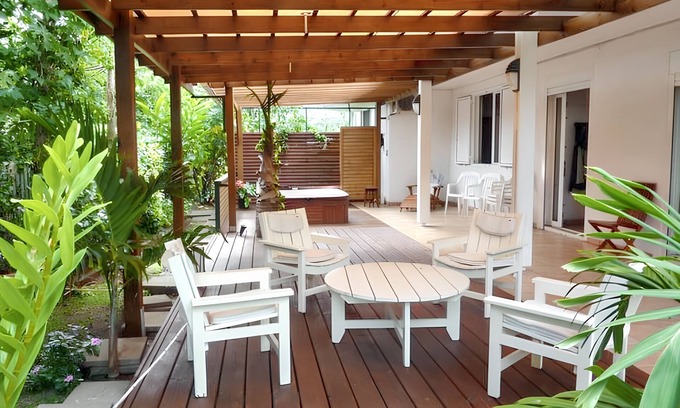 Bois de Nefles Apartment | Homerez - Apt with views, Bois-de-Nèfles