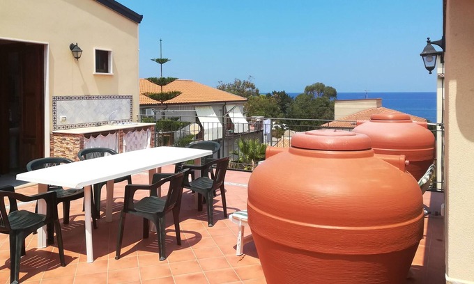 Marina di Caronia House | Homerez - 200 m away from the beach! Nice house for 4 ppl. at Marina di Caronia
