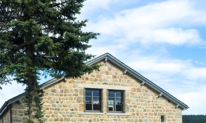 Chanaleilles House | Homerez - Amazing house for 14 ppl. with balcony at Chanaleilles