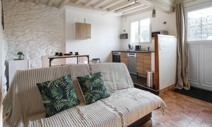 Pierrefonds House | Homerez - Amazing house for 4 ppl. at Pierrefonds