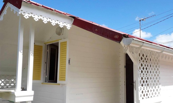 Fontaine de Moutte House | Homerez - Amazing bungalow for 2 ppl. with garden and terrace at Fort-de-France
