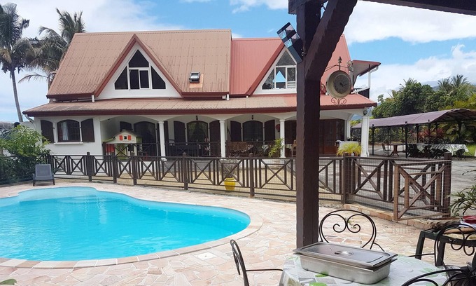 Saint-Benoit Villa | Homerez - Amazing villa 5 km away from the beach for 25 ppl. with swimming-pool