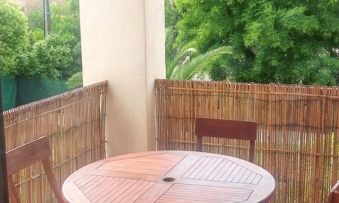 Saint-Cyr-sur-Mer Apartment | Homerez - Apartment in Saint-Cyr-sur-Mer.