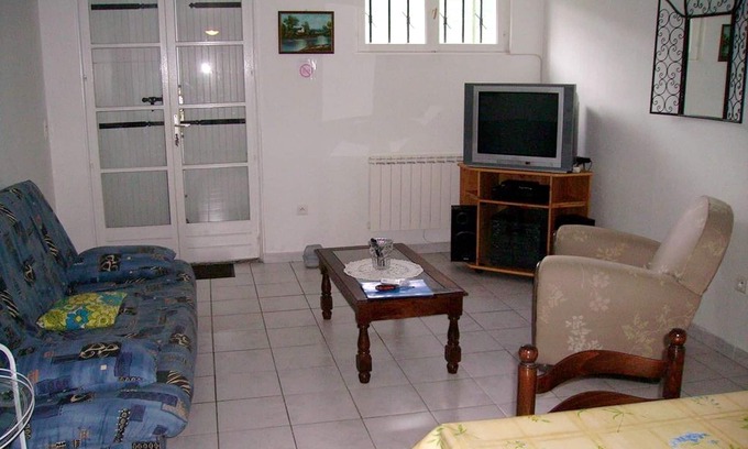 Breuillet Apartment | Homerez - Apartment in Breuillet