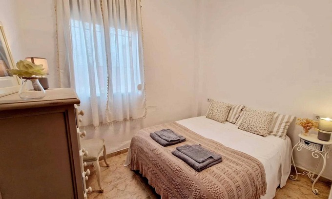 La Palmera-Reina Mercedes Apartment | Homerez - Apartment in Seville