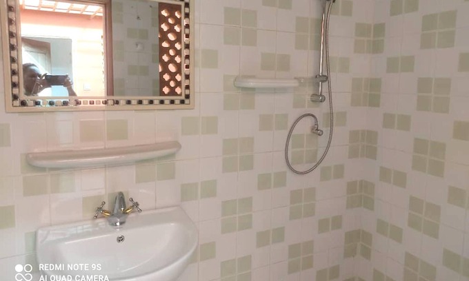 Porto-Novo Apartment | Homerez - Appartement for 4 ppl. with shared pool and garden at Porto-Novo