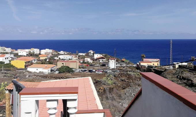 La Caleta Apartment | Homerez - Appartement for 4 ppl. with sea view, terrace and balcony at La Caleta